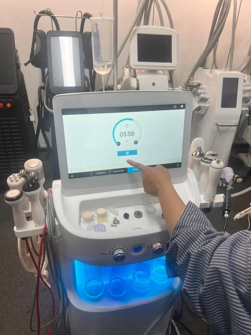 Écran tactile de l'appareil Hydrabeauty en fonctionnement avec le minuteur de séance